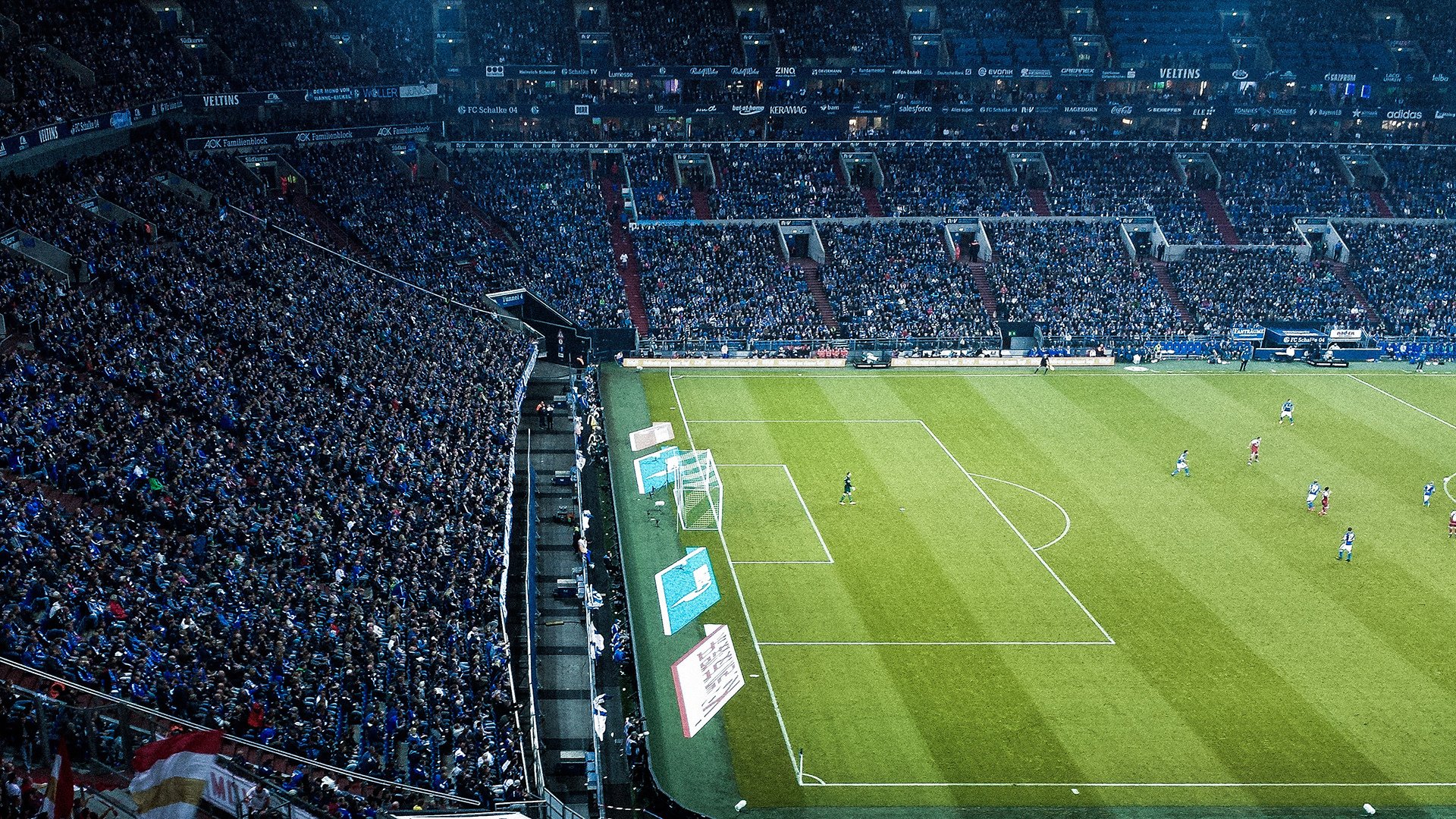 德甲激烈，球迷支持不断，德甲足球说